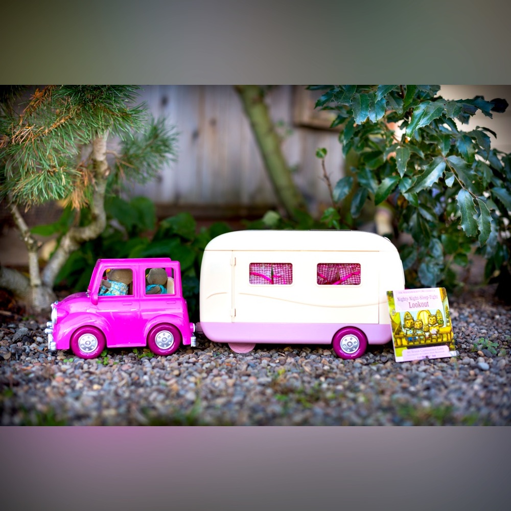 Lil Woodzeez Lot of Honeysuckle School House and Happy Camper With Car Set